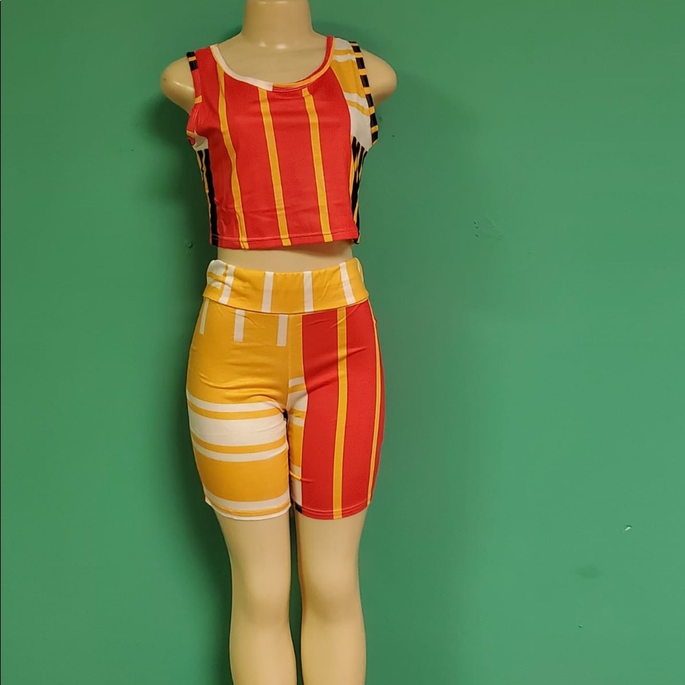 Two pieces available at Haniel store